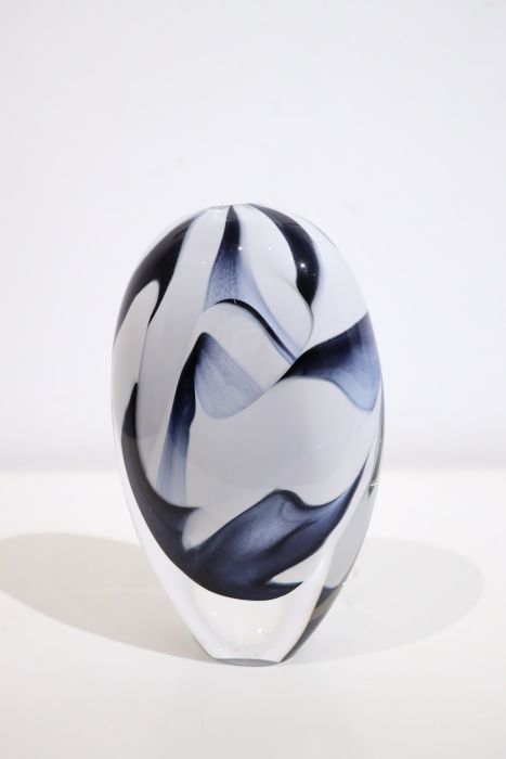 Blanc avec jeux de bleus_1, Peter  Layton